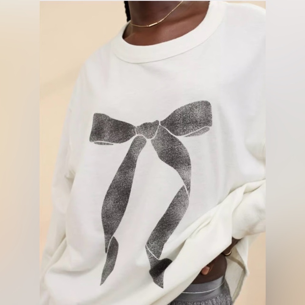 Aerie Cozy Oversized Boyfriend Graphic T-shirt Soft Muslin Cream Charcoal Bow XS - Picture 3 of 11